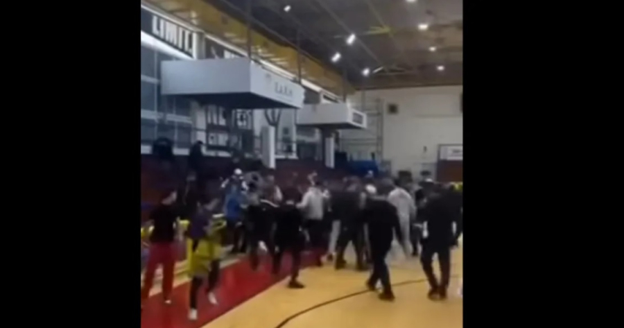 Ηράκλειο: Άγριο ξύλο μεταξύ μαθητών στο σχολικό πρωτάθλημα μπάσκετ (video)