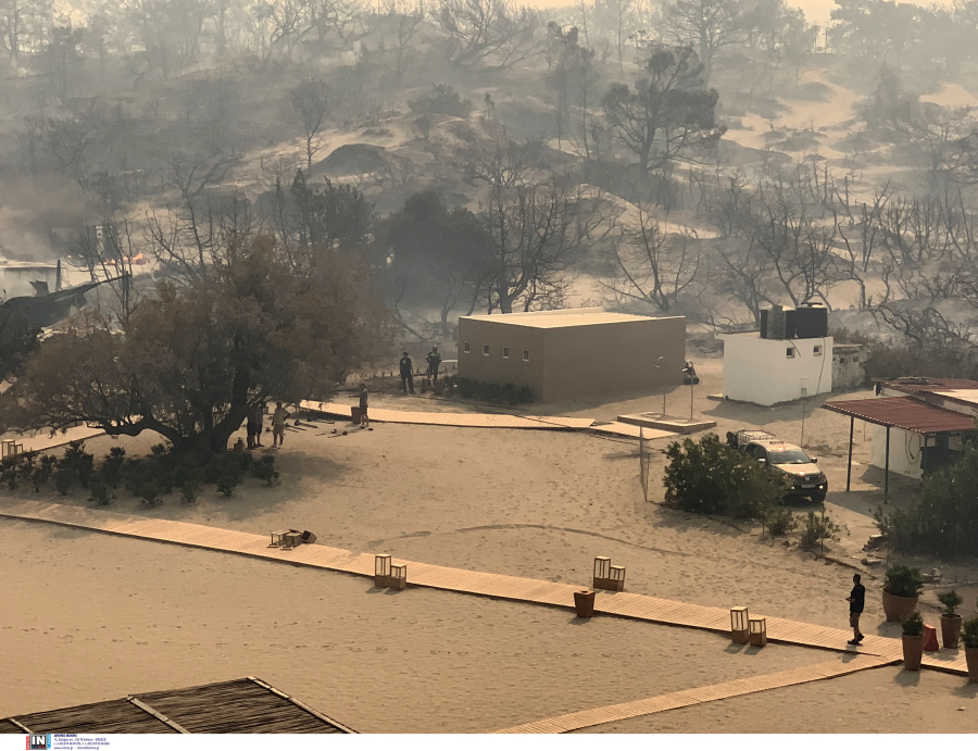 Ανεξέλεγκτη φωτιά στη Ρόδο, μεταβαίνει κυβερνητικό κλιμάκιο