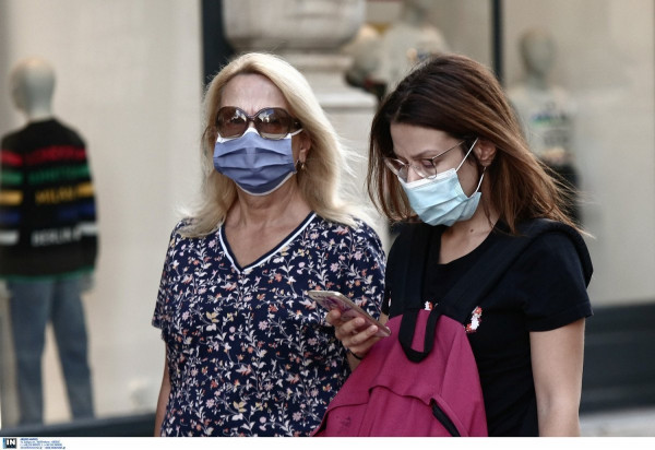 Πότε θα βγάλουμε τις μάσκες: Τι απαντά ο Σωτήρης Τσιόδρας (βίντεο)