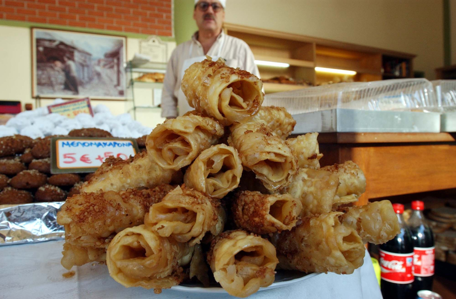 Δίπλες VS Βασιλόπιτα: Η μάχη των θερμίδων για τα γλυκά των Χριστουγέννων