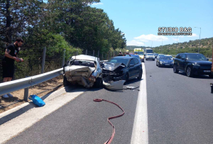 Καραμπόλα τεσσάρων οχημάτων και ασθενοφόρου στην Εθνική στο Σπαθοβούνι (εικόνες)