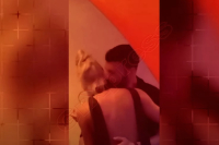 Ιωάννα Τούνη: Νέο βίντεο που τη δείχνει να έρχεται κοντά με τον Στάθη Σχίζα στη Μύκονο