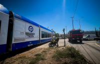 Πάτρα: Συρμός του προαστιακού συγκρούστηκε με αυτοκίνητο