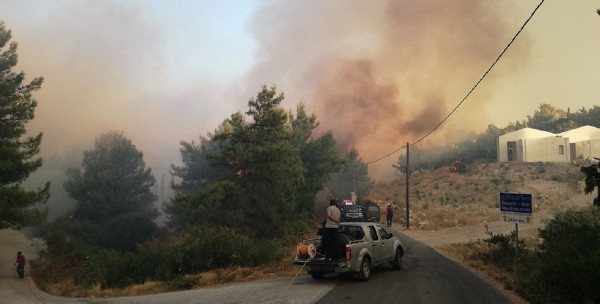 Φωτιά στη Σάμο: Βελτιωμένο το σκηνικό χωρίς ενεργό μέτωπο - Επέστρεψαν οι τουρίστες στα ξενοδοχεία