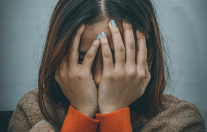 Μπορεί ένα αντιβιοτικό να σταματήσει τις κρίσεις πανικού;