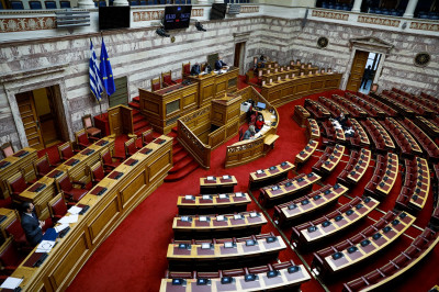 «Μάχη» στη Βουλή για το νομοσχέδιο των ΜΜΕ - Ποια είναι τα καυτά άρθρα