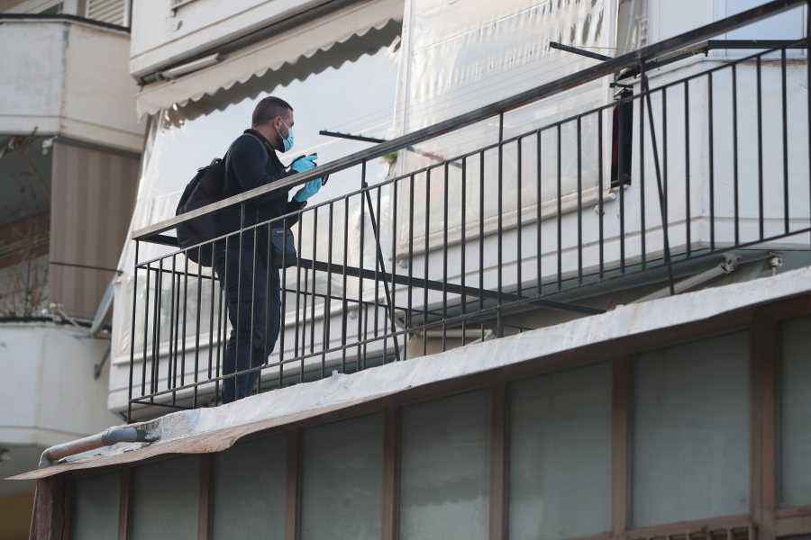 Θεσσαλονίκη: Θρίλερ με την 59χρονη νεκρή - Εντοπίστηκε με ζώνη γύρω από τον λαιμό της (εικόνες)