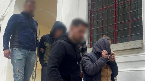 Ελεύθεροι με περιοριστικούς όρους οι γονείς του βρέφους στην Κω