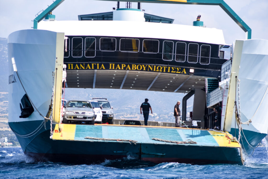 Νέα Στύρα: Ρυμουλκήθηκε το φέρι μποτ - Η ανακοίνωση της εταιρίας για τις αγωγές των επιβατών