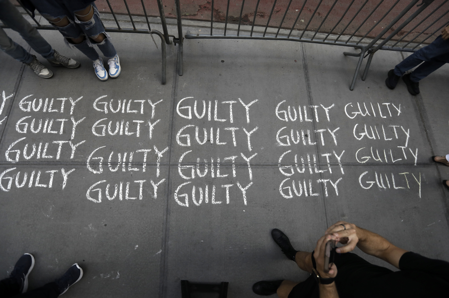 Θα μπει φυλακή ο Τραμπ; Τα σενάρια μετά την ιστορική ετυμηγορία