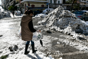 ΕΚΑΒ: Σοβαρός κίνδυνος καταγμάτων από πτώσεις λόγω παγετού