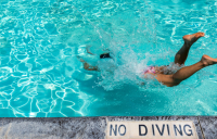 Τι ισχύει με το υποχρεωτικό μάθημα της κολύμβησης στα σχολεία