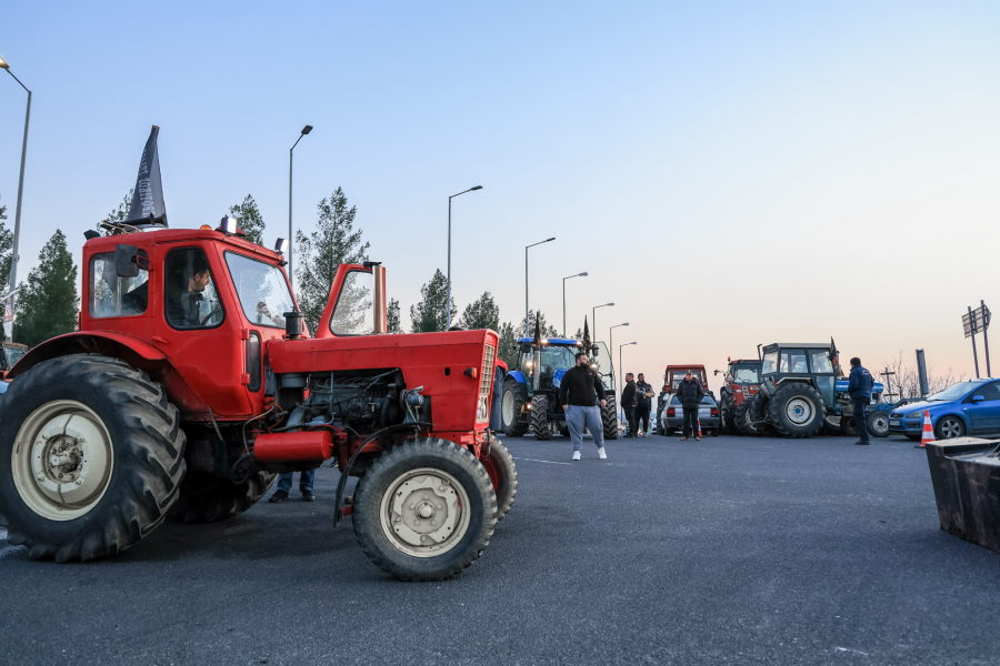 ΚΚΕ: Οι αγρότες στους δρόμους δεν έχουν καμία σχέση με τους «Χασάπηδες» και τις «κυρίες με τις φεράρι»