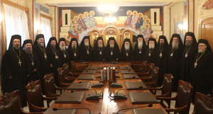 «Πλούσιοι επτώχευσαν και επείνασαν» - Κοντά στα 5 χιλιάδες ευρώ το μήνα οι μισθοί των Μητροπολιτών, στα 3,270 ευρώ για τους βοηθούς
