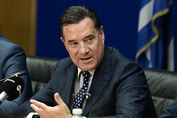 Άνοιξε πόλεμος ανάμεσα στον Άδωνι και το Mega