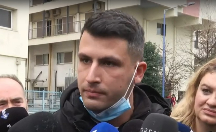 Τα είπε όλα μέσα σε δύο λεπτά: Έχασε τον πατέρα και τον αδερφό του στα Τέμπη και ζητά τα αυτονόητα