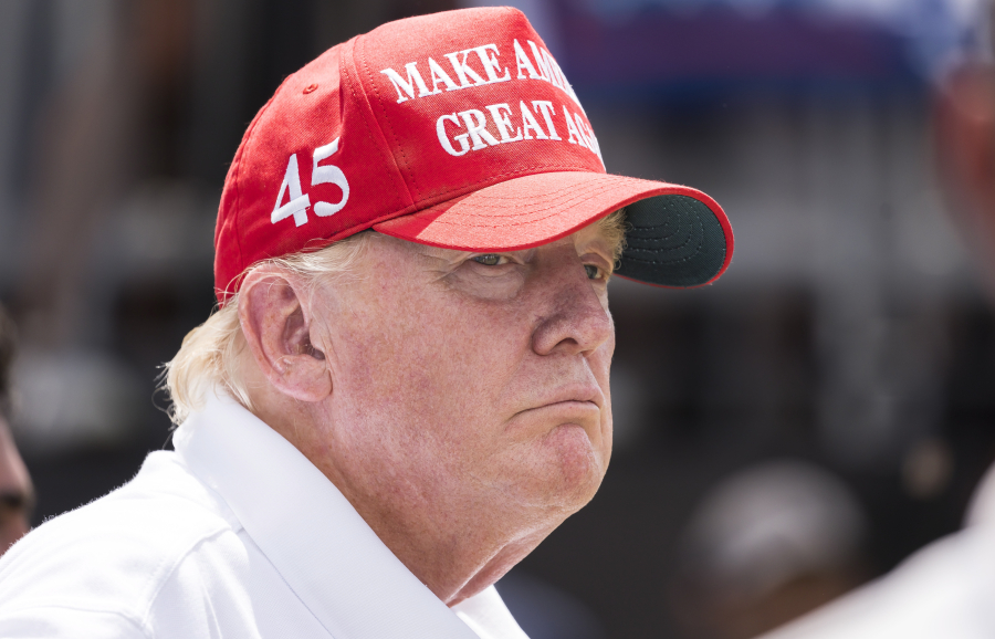 Καθ&#039; οδόν για τη Νέα Υόρκη ο Τραμπ, την Τρίτη θα του απαγγελθούν κατηγορίες