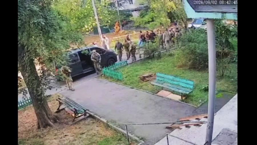 Ουκρανοί πράκτορες ανταλλάζουν πυρά στο κέντρο του Κιέβου: Παρέμβαση Ζελένσκι για την «ντροπιαστική» σύρραξη