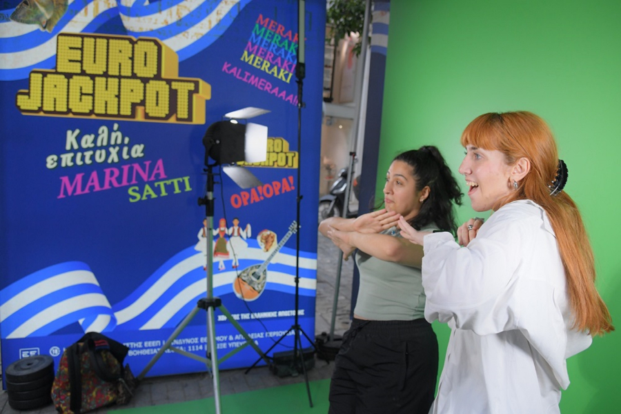 Μαρίνα Σάττι: Οι eurofans της εύχονται «καλή επιτυχία» από το AR video booth by Eurojackpot χορεύοντας το «Zari»
