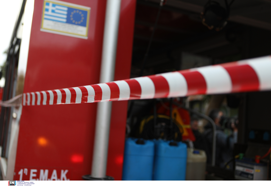Έκλεισε η εθνική οδός Αθηνών - Κορίνθου, φωτιά σε φορτηγό