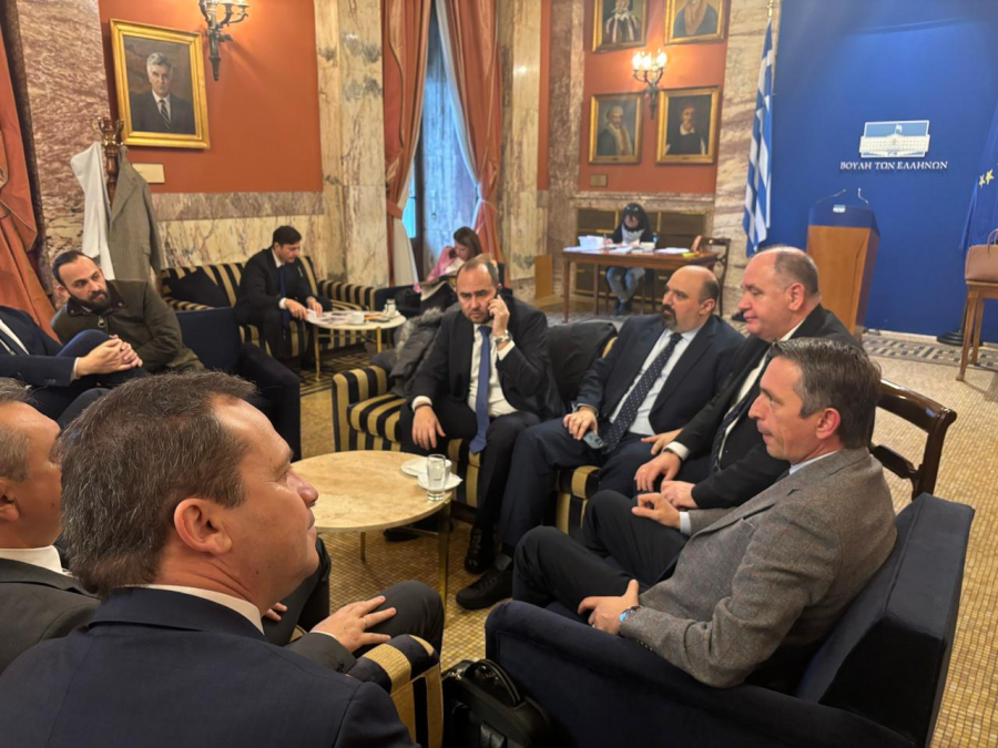 Το «γαλάζιο» πηγαδάκι με Τριαντόπουλο μετά την παραίτησή του