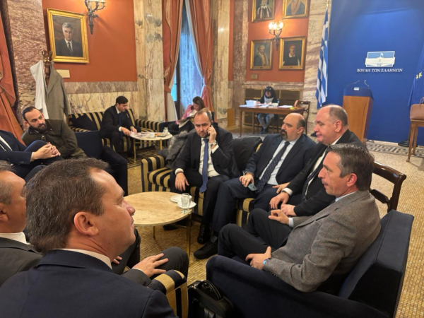 Το «γαλάζιο» πηγαδάκι με Τριαντόπουλο μετά την παραίτησή του