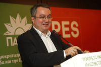 Ηλίας Μόσιαλος: Επίτιμος Διδάκτορας του Τμήματος Ιατρικής του Πανεπιστημίου Ιωαννίνων