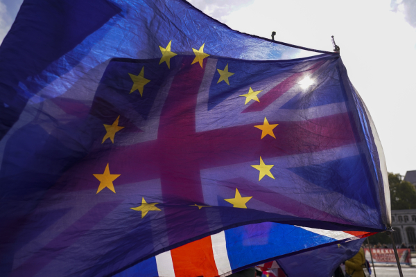 Καταρρέουν οι συνομιλίες ΕΕ-Βρετανίας για την αμυντική συμφωνία