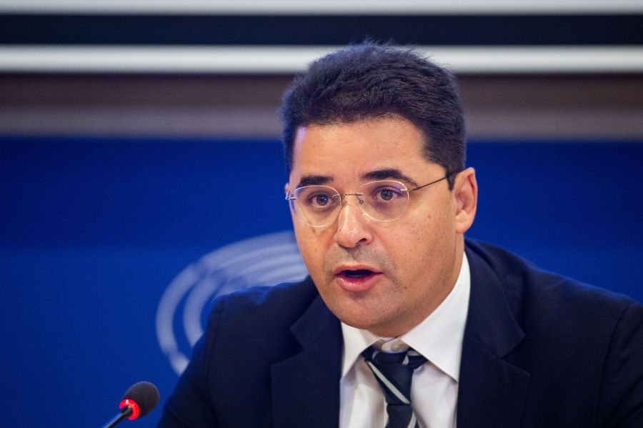 Η ώρα των πράξεων: Η κυβέρνηση οφείλει να κλείσει το «θεσμικό παράθυρο» της συγκάλυψης