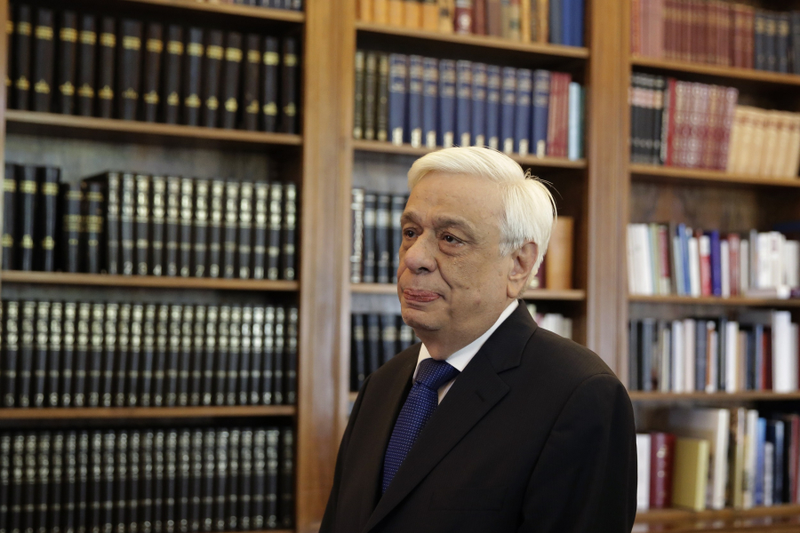 Θα δημοσιεύσει «Απομνημονεύματα» και ο τ. ΠτΔ και Ακαδημαϊκός Προκόπης Παυλόπουλος;