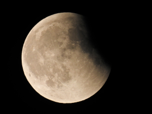 Η μεγαλύτερη έκλειψη ηλίου του αιώνα - Πότε θα γίνει, πόσο θα κρατήσει