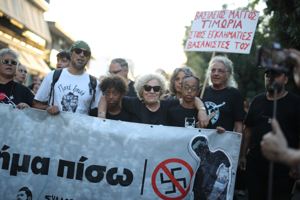 Παύλος Φύσσας: 13 χρόνια από τη δολοφονία του - Χιλιάδες στις αντιφασιστικές πορείες (Εικόνες)