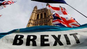 Brexit: Υποστολή της σημαίας της ΕΕ στην πρεσβεία της Βρετανίας στις Βρυξέλλες