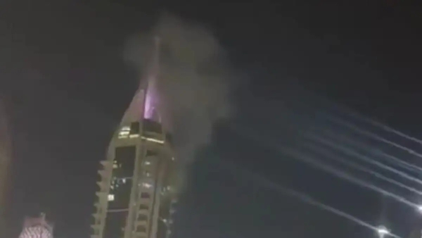 Ντουμπάι: Νεκρός οδηγός από θραύσματα ιρανικού drone που έπεσαν στο όχημά του (Βίντεο)