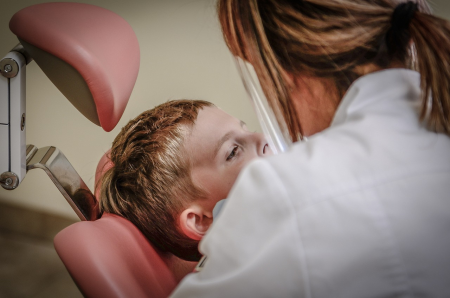 Σε ΦΕΚ το Dentist Pass: Ποια παιδιά δικαιούνται δωρεάν οδοντίατρο, το ποσό που θα εισπράξουν οι γονείς