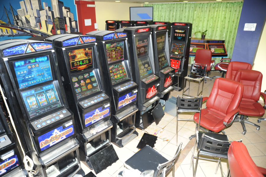 Παράνομα τυχερά παιχνίδια σε κατάστημα...υγειονομικού ενδιαφέροντος, εννέα συλλήψεις (βίντεο)