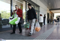 Market pass: «Πάνω από 60 ευρώ τον μήνα για τετραμελή οικογένεια»