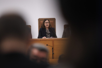 Τέμπη: «Η δίκη πρέπει να γίνει με αξιοπρέπεια» - Η οικογένεια Κουτσόπουλου καταγγέλλει τις συνθήκες της αίθουσας