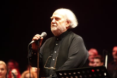 Ο Αλέξης Τσίπρας αποχαιρετά τον συνθέτη Γιάννη Μαρκόπουλο