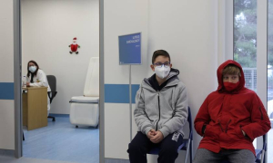 ΙΣΑ: Μόνο ο παιδίατρος μπορεί να διαγνώσει στρεπτόκοκκο και να χορηγήσει αγωγή στο παιδί