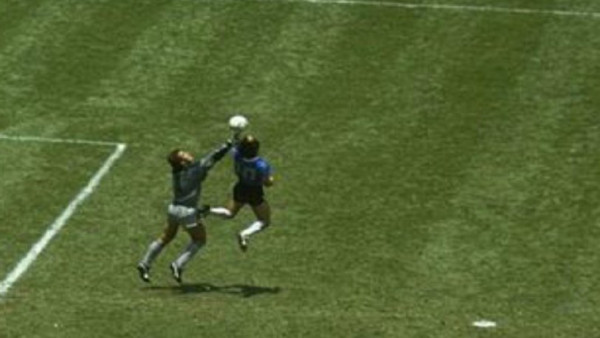 Ντιέγκο Μαραντόνα: Το ματς της ζωής του! Το χέρι του Θεού και το γκολ του αιώνα (vid)