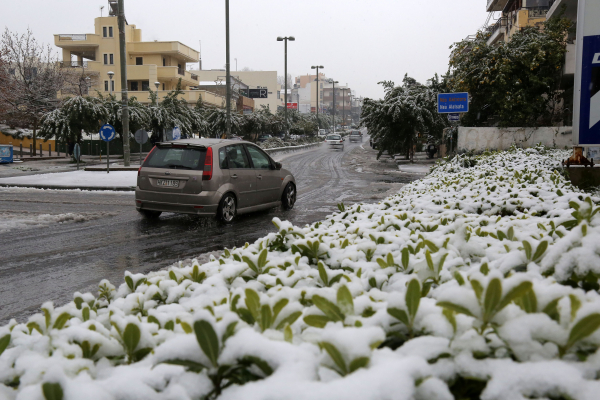 Κακοκαιρία Κάρμελ: Έπεσε μπαλκόνι από τον αέρα στην Κρήτη