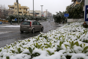 Κακοκαιρία Κάρμελ: Έπεσε μπαλκόνι από τον αέρα στην Κρήτη