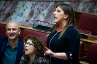 Επεισόδιο Κωνσταντοπούλου- Λαμπρούλη στη Βουλή: «Κατεβείτε από το βήμα - Την τύφλα σας δεν ξέρετε»