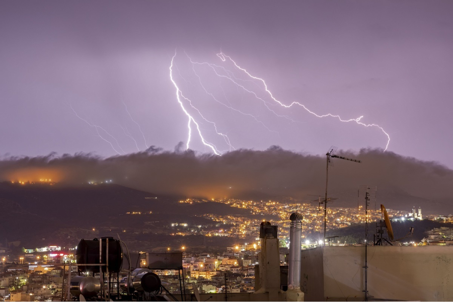 Ξεκίνησε η επέλαση της κακοκαιρίας στη ΒΔ Ελλάδα - LIVE η πορεία των καταιγίδων
