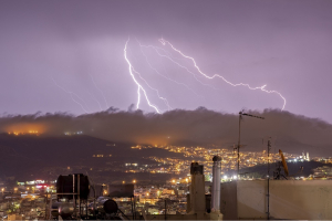 Ξεκίνησε η επέλαση της κακοκαιρίας στη ΒΔ Ελλάδα - LIVE η πορεία των καταιγίδων
