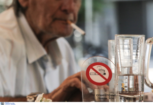 Σοκάρει η «ακτινογραφία» του καπνίσματος: Κάθε λεπτό 10 εκατομμύρια καπνιστές ανάβουν τσιγάρο
