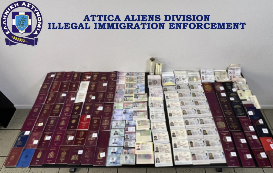 Είχε στήσει εργαστήριο πλαστογραφίας στον Αγ. Παντελεήμονα - Χρέωνε έως 900 ευρώ (Εικόνες και βίντεο)