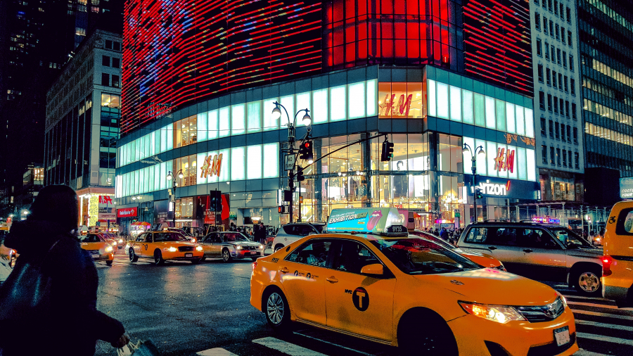 Η H&M αλλάζει τα ηλεκτρονικά ψώνια