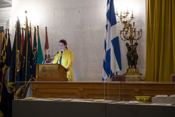 Καλλιτέχνης θα διαβάσει απνευστί το Σύνταγμα της Ελλάδας σε μια performance 4,5 ωρών